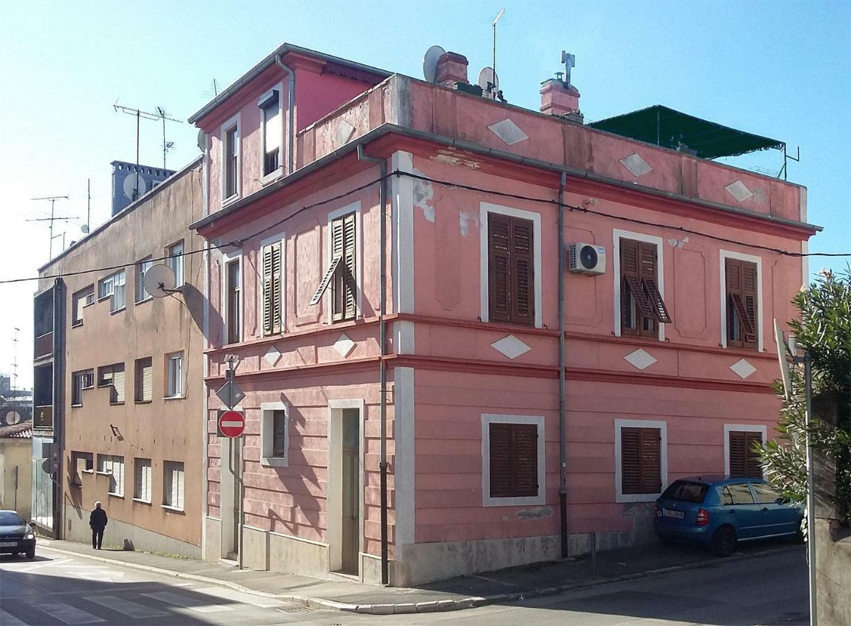 Apartment In Centre With Huge Terace Пула Екстер'єр фото